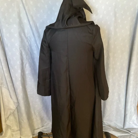 Kids Wizard Costume Robe with Griffindor Crest-Tie and Scarf included - Picture 5 of 12